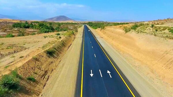 Сколько новых дорог появилось в Азербайджане за год? - видео - Sputnik Азербайджан