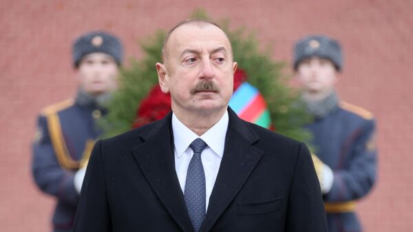 Президент Азербайджана И. Алиев возложил цветы к Могиле Неизвестного Солдата - Sputnik Азербайджан