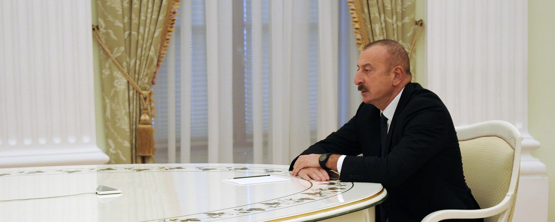 Президент Азербайджана Ильхам Алиев во время встречи с президентом РФ Владимиром Путиным в Кремле - Sputnik Азербайджан, 1920, 22.02.2022