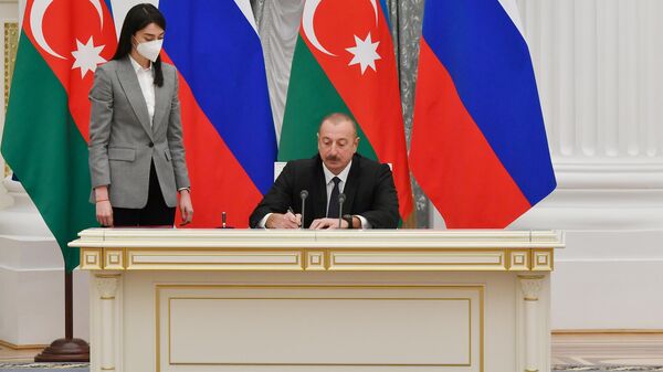Президент Азербайджана Ильхам Алиева на церемонии подписания декларации о союзническом взаимодействии по итогам переговоров в Кремле - Sputnik Азербайджан