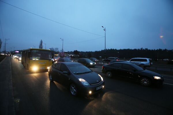 На улицах Киева регистрируются многочисленные дорожные заторы. - Sputnik Азербайджан