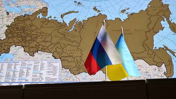Государственные флаги России и Украины - Sputnik Азербайджан