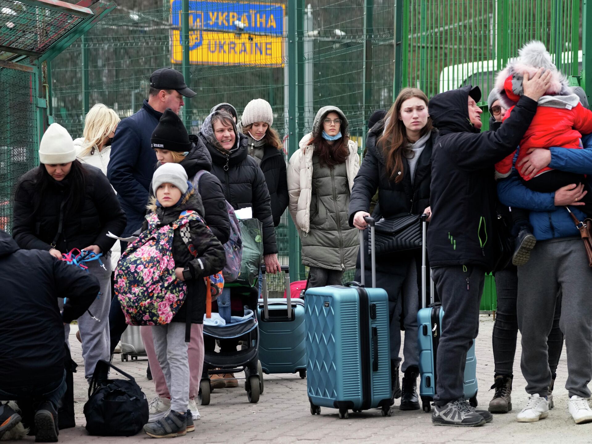 Примут ли помощь украине. Украинские беженцы. Беженцы с Украины 2022. Беженцы фото. Беженцы с Украины в России.