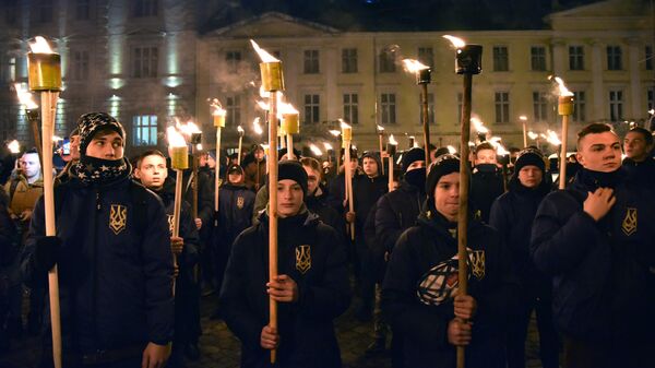 Участники марша националистов, приуроченного к 109-й годовщине со дня рождения Степана Бандеры, во Львове - Sputnik Азербайджан