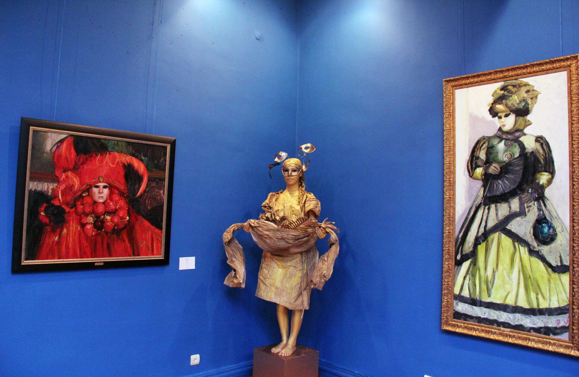 В галерее искусств Музейного Центра открылась невероятная сказочная выставка художницы Афсаны Хабиб под названием Favolе (Сказка) - Sputnik Азербайджан, 1920, 05.03.2022