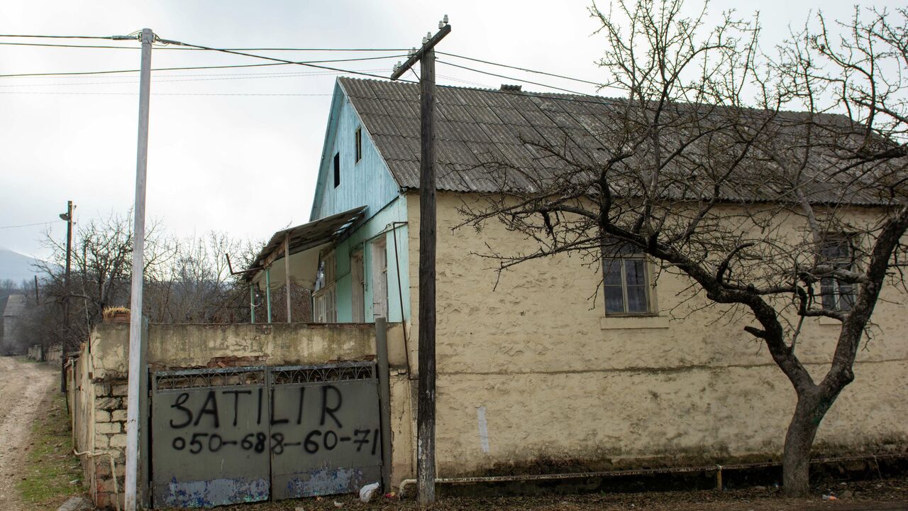 Почему жители горного села в Шамкире массово продают свои дома? -  25.03.2022, Sputnik Азербайджан