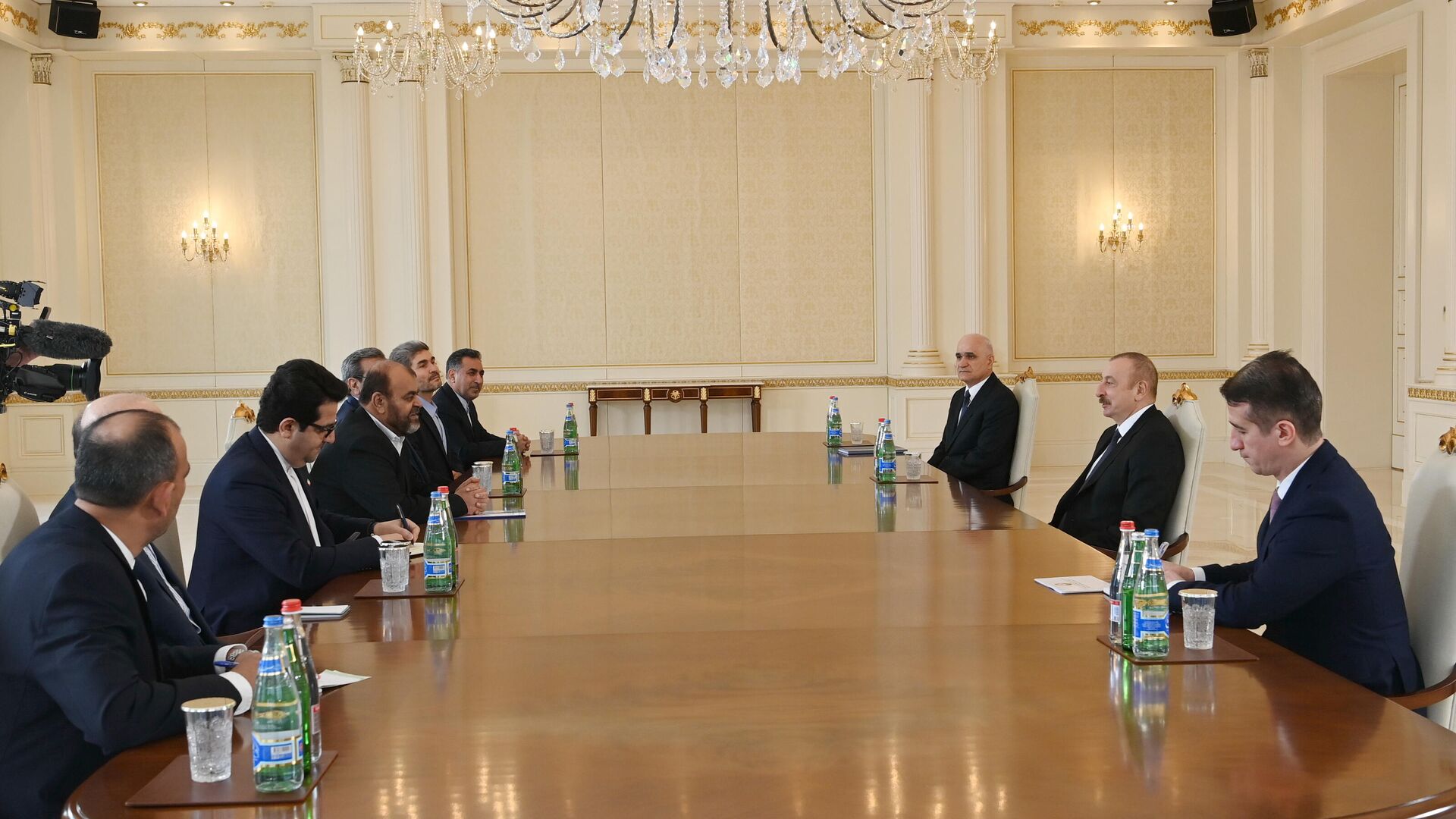 Президент Ильхам Алиев принял делегацию во главе с министром дорог и градостроительства Ирана
 - Sputnik Азербайджан, 1920, 11.03.2022