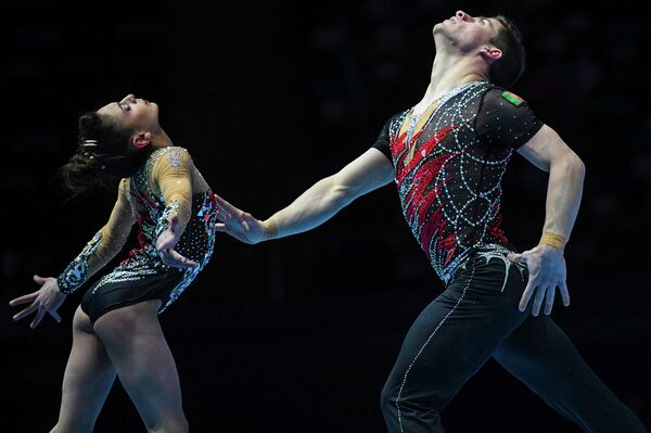 Bakıda keçirilən akrobatika gimnastikası üzrə dünya çempionatında idmançıların çıxışı. - Sputnik Azərbaycan