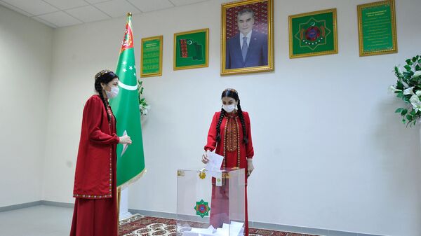 Голосование на президентских выборов в Ашхабаде - Sputnik Azərbaycan