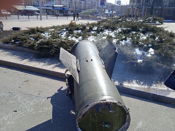 Обломки украинской ракеты Точка-У в Донецке - Sputnik Азербайджан