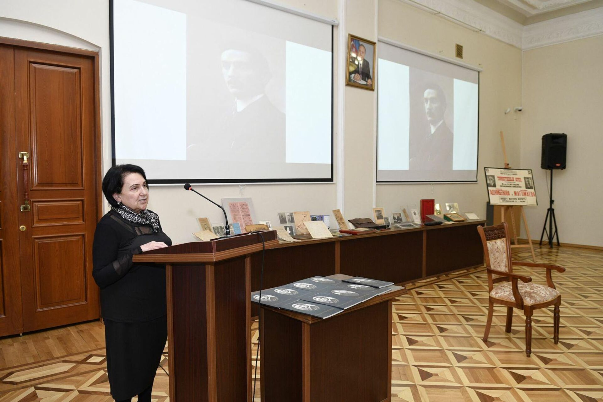 В Национальном музее истории Азербайджана Национальной академии наук (НАНА) презентовали два каталога  - Sputnik Азербайджан, 1920, 18.03.2022