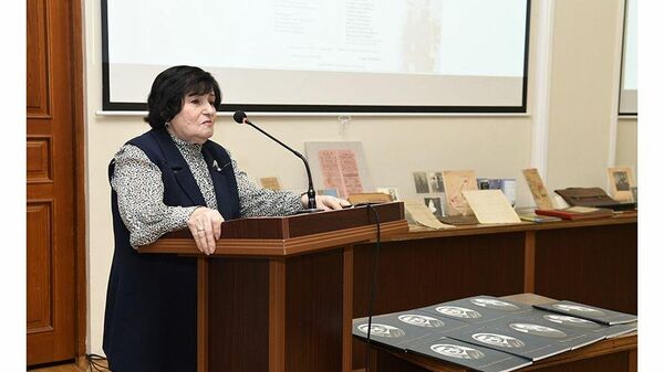 В Национальном музее истории Азербайджана Национальной академии наук (НАНА) презентовали два каталога  - Sputnik Азербайджан