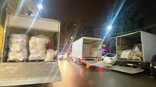 Bakıdan Kiyev sakinlərinə 30 tondan çox humanitar yardım göndərilib - Sputnik Азербайджан