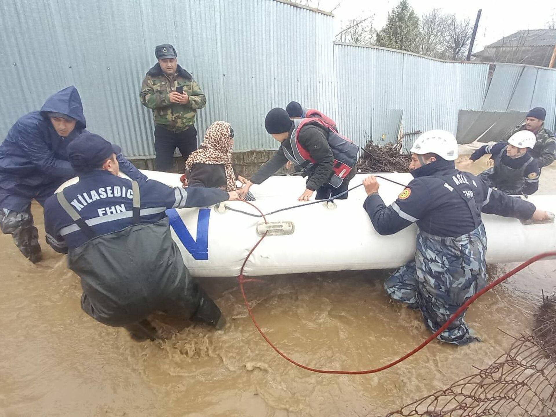 Азербайджан сильнее. Внезапное наводнение. Сильный паводок. Наводнение в Азербайджане. Последствия наводнений.