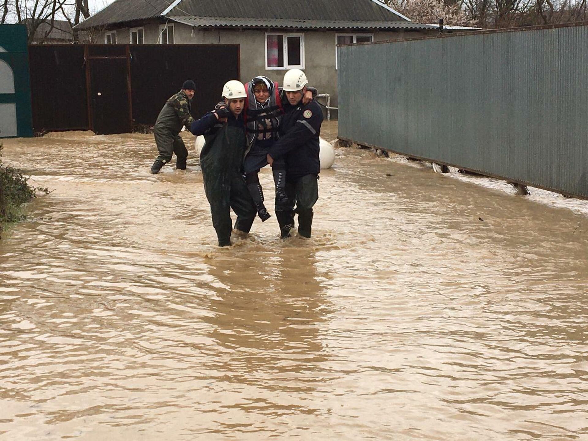 Где идет наводнение. Масаллинский район Азербайджан. Наводнение в Азербайджане. ЧС наводнение. ЧС потоп.