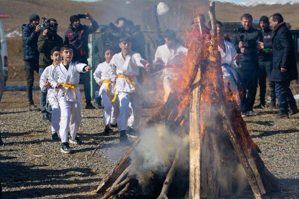 Фестиваль под названием &quot;Традиции Новруза в Кешикчидаге&quot;. - Sputnik Азербайджан