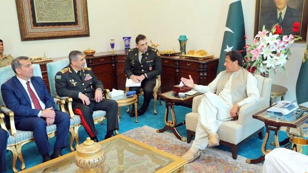 Встреча между генерал-полковником Закиром Гасановым и премьер-министром Пакистана господином Имраном Ханом - Sputnik Азербайджан