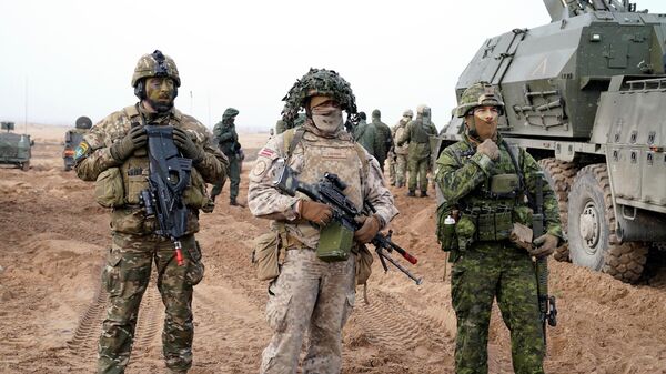 Войска НАТО на военной базе Адажи в Кадаге, Латвия - Sputnik Азербайджан