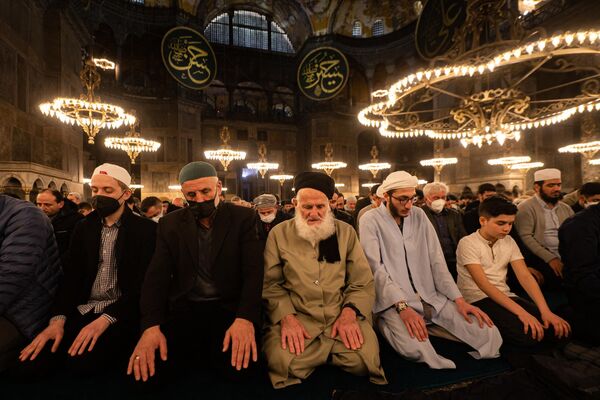 Мусульмане отметили начало священного для них месяца Рамадан. - Sputnik Азербайджан