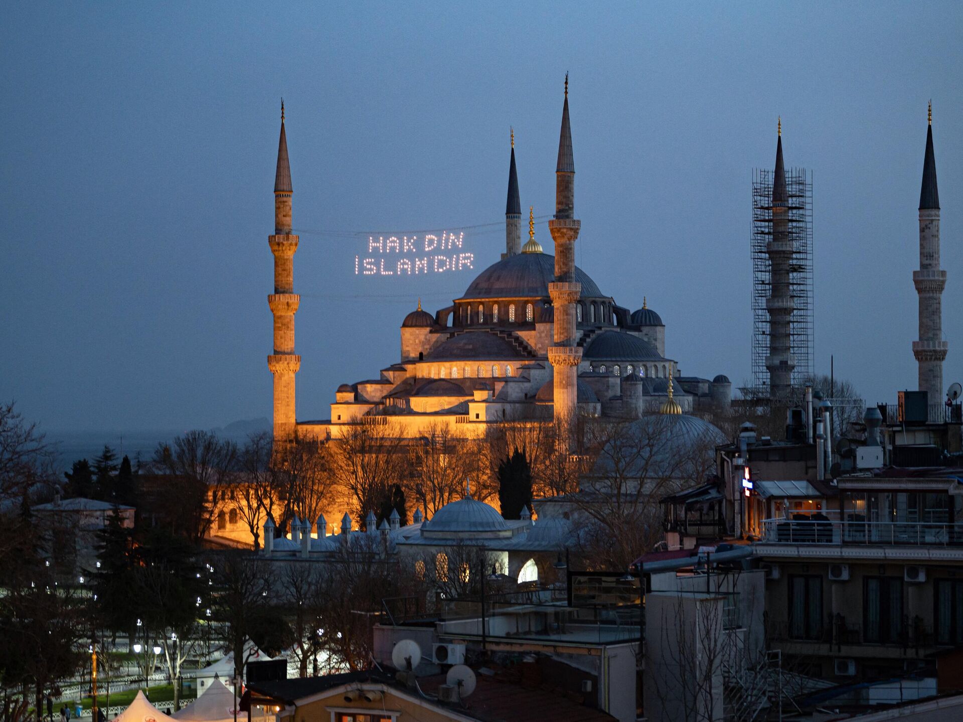 Ураза в стамбуле. Стамбул 2022. Месяц на мечети. Рамазан в Турции.