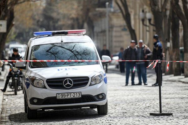 На месте взрыва, произошедшего 3 апреля 2022 года на объекте, расположенном по улице Тарлана Алиярбекова в Сабаильском районе - Sputnik Azərbaycan