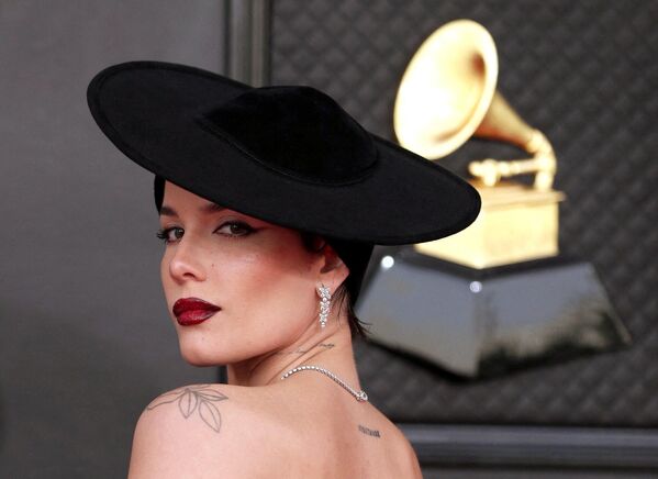 Певица Холзи на церемонии вручения музыкальной премии Grammy в Лас-Вегасе. - Sputnik Азербайджан