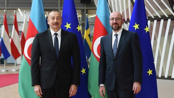 Президент Азербайджанской Республики Ильхам Алиев встретился в Брюсселе с президентом Европейского Совета Шарлем Мишелем - Sputnik Азербайджан