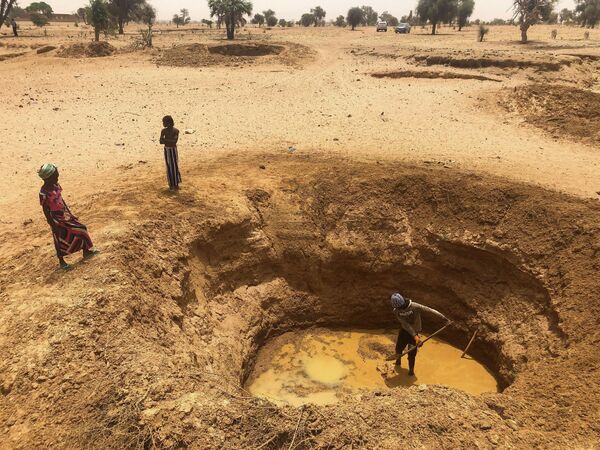 В Африке лишь 80% жителей имеют доступ к питьевой воде. - Sputnik Азербайджан