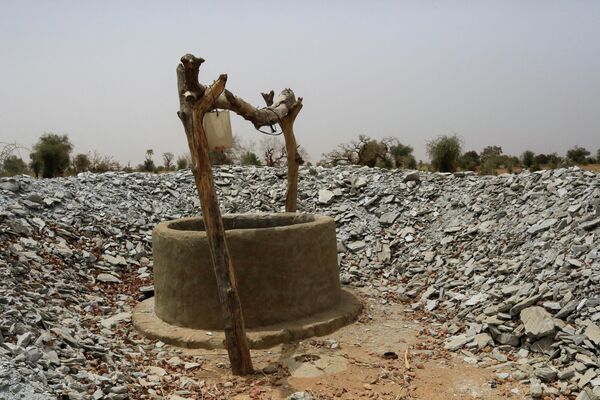 Каждый год от недостатка чистой воды или от заболеваний, вызванных употреблением загрязненной воды, в Африке умирают более 5 млн человек. - Sputnik Азербайджан