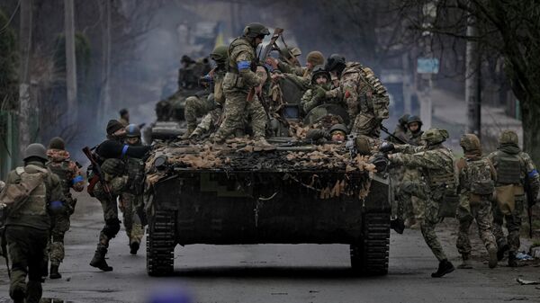 Украинские военные в городе Буча - Sputnik Азербайджан
