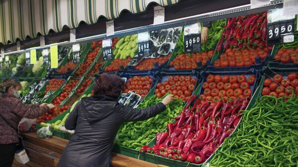Продажа овощей на рынке, фото из архива - Sputnik Азербайджан