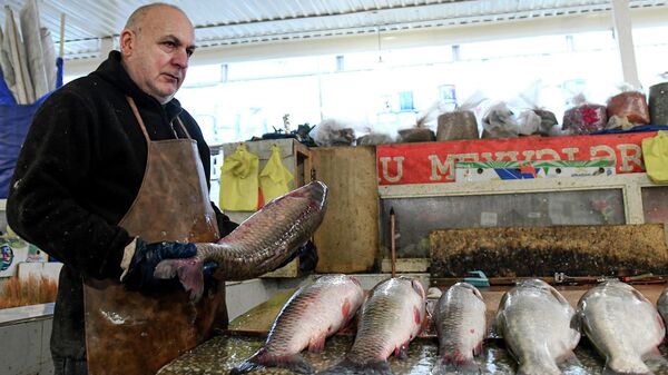 8-ci km bazarında balıq satışı - Sputnik Azərbaycan