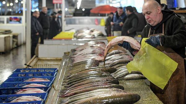 8-ci km bazarında balıq satışı - Sputnik Azərbaycan