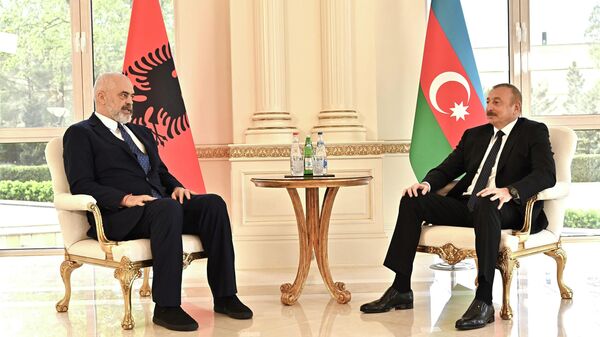 Встреча президента Азербайджана Ильхама Алиева с находящимся с официальным визитом в Баку премьер-министром Албании Эди Рамой - Sputnik Азербайджан