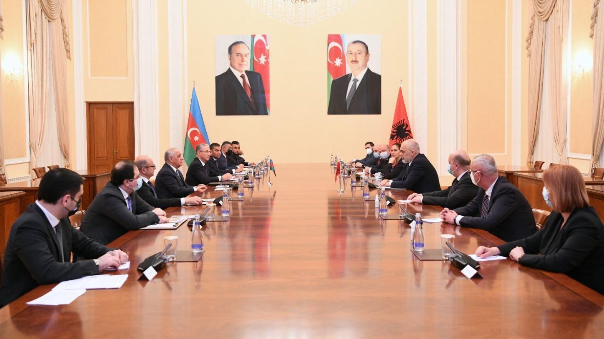 Али Асадов встретился с премьер-министром Албании Эди Рамой - Sputnik Азербайджан, 1920, 14.04.2022