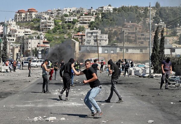 Более 340 палестинцев пострадали в пятницу в столкновениях с израильскими военными в Иерусалиме и на Западном берегу. - Sputnik Азербайджан