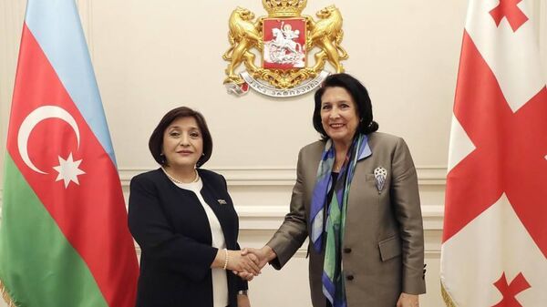 Спикер парламента Азербайджана Сахиба Гафарова встретилась с президентом Грузии Саломе Зурабишвили - Sputnik Азербайджан