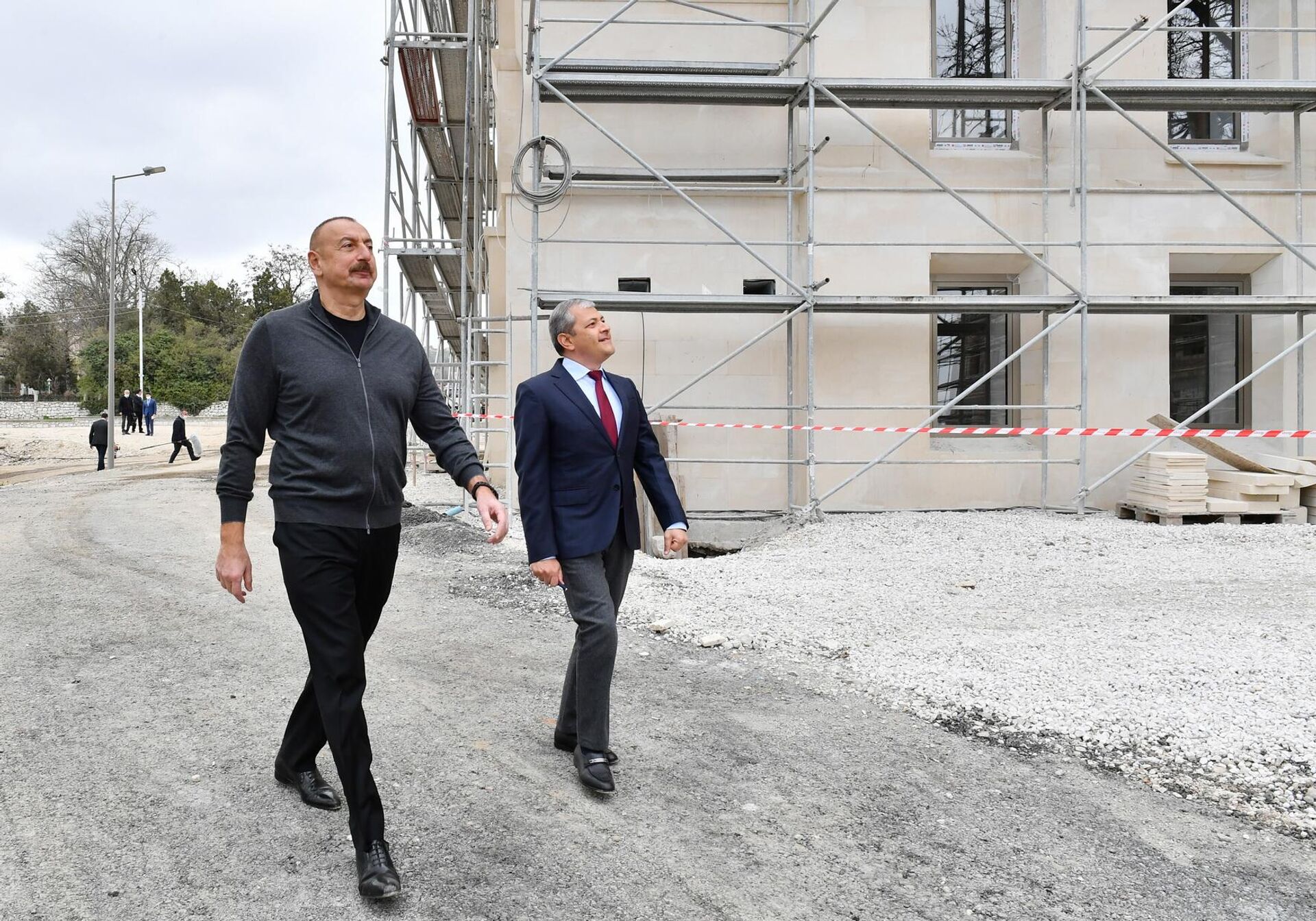 Президент Ильхам Алиев ознакомился со строительством автомобильной дороги Ахмедбейли-Физули-Шуша и тоннелей на этой дороге - Sputnik Azərbaycan, 1920, 21.04.2022