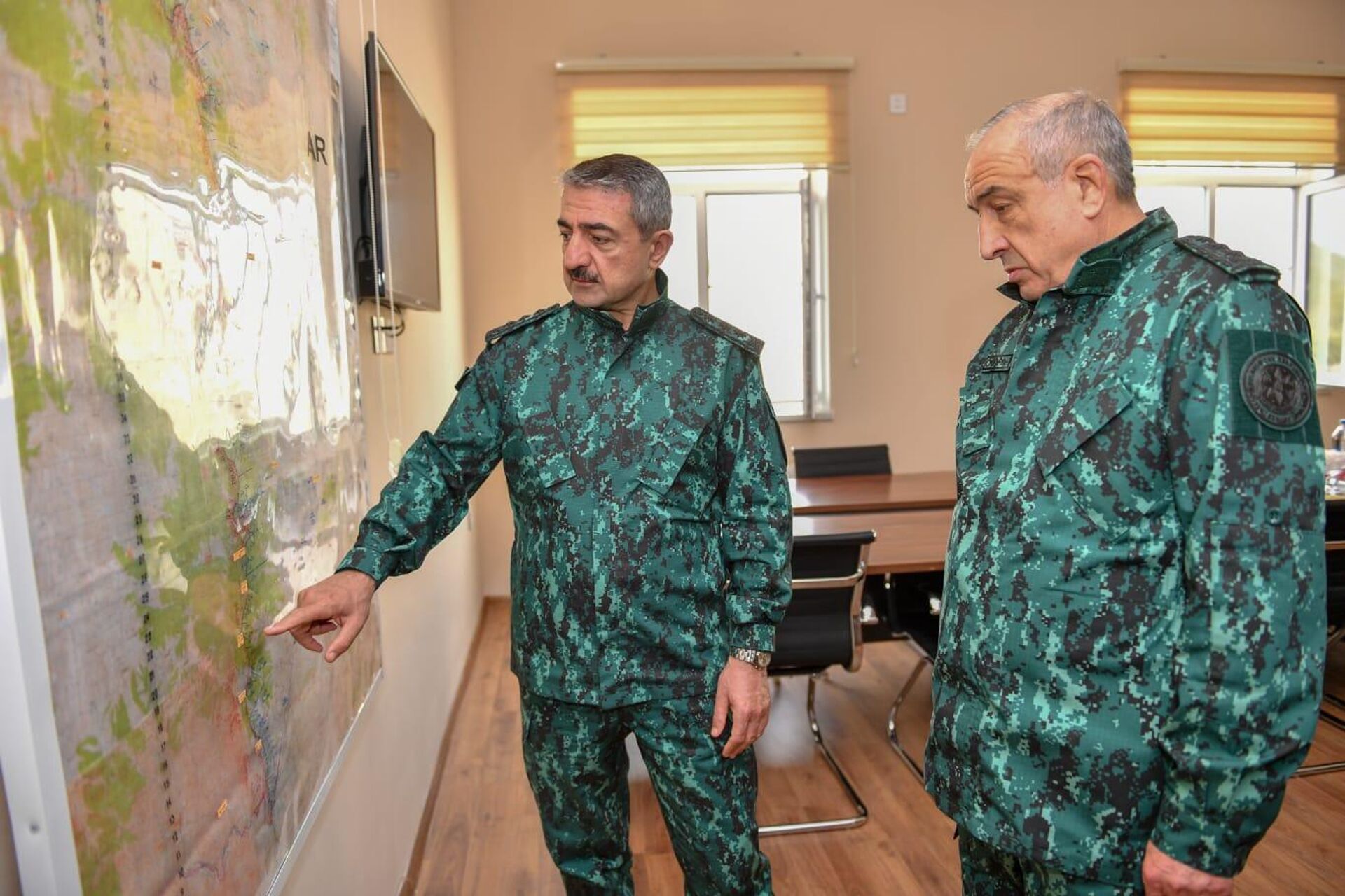 Помощник Президента и начальник ГПС посетили отдельные пограничные дивизии «Губадлы» и «Газах»  - Sputnik Азербайджан, 1920, 21.04.2022