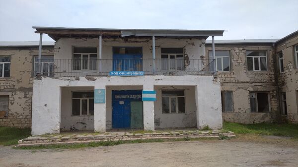 Здание школы села Мехдили Бардинского района  - Sputnik Азербайджан