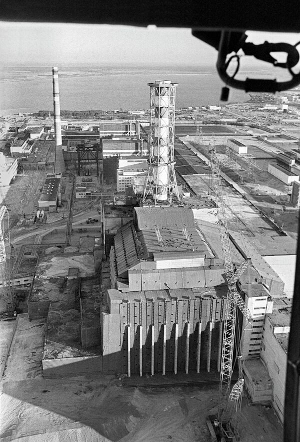 В 01:23:47 (по московскому времени) в субботу 26 апреля 1986 года на 4-м энергоблоке Чернобыльской АЭС произошёл взрыв, который полностью разрушил реактор и частично — машинный зал. - Sputnik Азербайджан