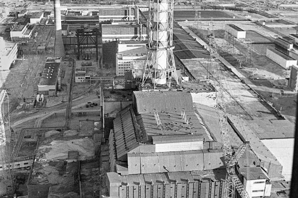 26 aprel 1986-cı il, şənbə günü saat 01:23:47-də (Moskva vaxtı ilə) Çernobıl Atom Elektrik Stansiyasının 4-cü enerji blokunda partlayış baş verib. Nəticədə reaktor tamamilə, mühərrik otağı isə qismən dağılıb. - Sputnik Azərbaycan