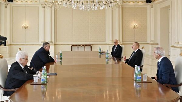 Президент Азербайджана Ильхам Алиев 26 апреля принял заместителя премьер-министра Российской Федерации Алексея Оверчука - Sputnik Азербайджан