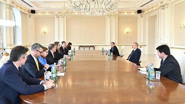 Президент Ильхам Алиев принял в Баку делегацию дипломатов США - Sputnik Азербайджан