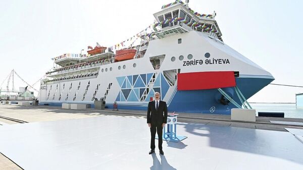 Президент Ильхам Алиев принял участие в церемонии сдачи в эксплуатацию судна-парома «Зарифа Алиева» - Sputnik Азербайджан