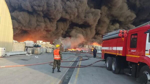 Пожар в промышленном парке Azərsun  - Sputnik Азербайджан