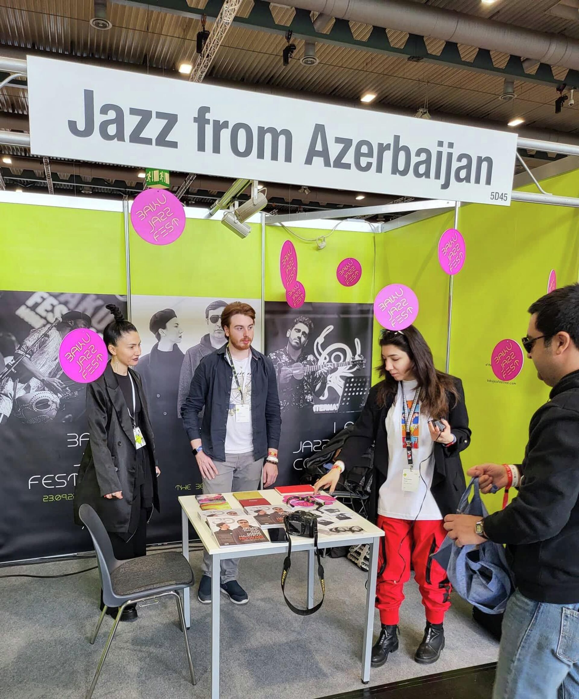 Бакинский джаз-фестиваль при поддержке министерства культуры был представлен на всемирной выставке Jazzahead - Sputnik Азербайджан, 1920, 29.04.2022