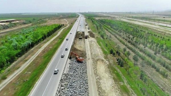Обновление автомагистрали Баку-Губа-граница России  - Sputnik Azərbaycan