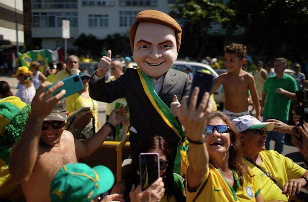 Демонстрация поддержки президента Бразилии Жаира Болсонару в Рио-де-Жанейро. - Sputnik Азербайджан