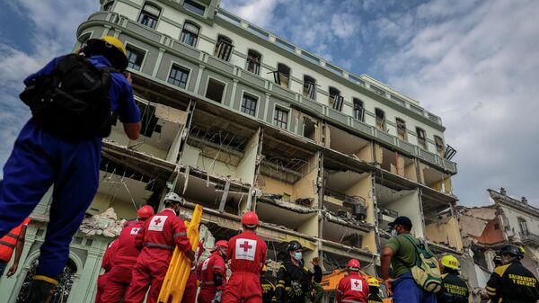 Разрушенное в результате взрыва здание отеля Saratoga в Гаване - Sputnik Азербайджан
